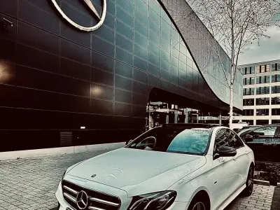 Gebraucht Mercedes E350 AMG line 289 PS (212 kW) 2018 Weiß Limousine