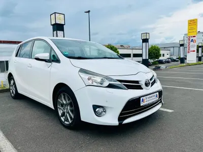 Gebraucht Toyota Verso Life 177 PS (130 kW) 2013 Weiß Van / Kleinbus