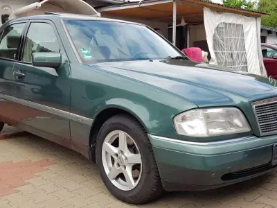 Gebraucht Mercedes C180 Elegance 122 PS (89 kW) 1993 Grün Limousine