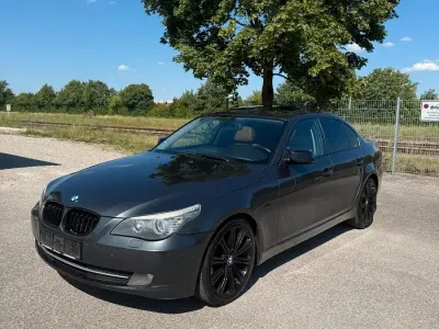 Gebraucht BMW 523 190 PS (139 kW) 2009 Grau Limousine