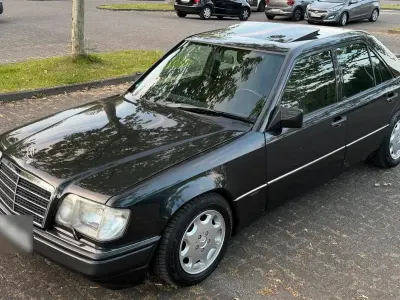 Gebraucht Mercedes E230 132 PS (97 kW) 1989 Schwarz Limousine