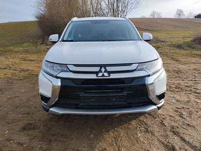 Gebraucht Mitsubishi Outlander Plus 150 PS (110 kW) 2018 Weiß SUV