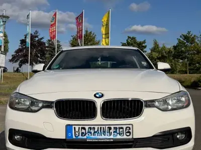 Gebraucht BMW 318 150 PS (110 kW) 2015 Weiß Kombi