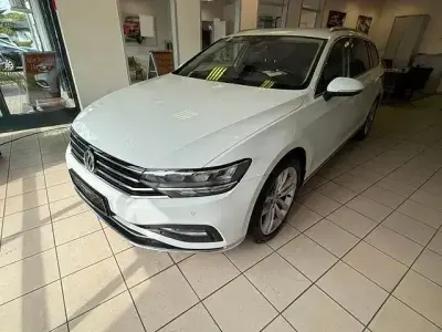 Gebraucht VW Passat Elegance 150 PS (110 kW) 2019 Weiß Kombi
