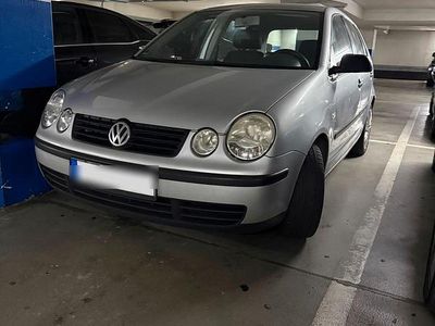 Silber Gebraucht 2002 VW Polo Kleinwagen | 1.850 € (Etwas zu teuer)