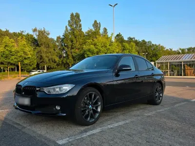 Gebraucht BMW 318 143 PS (105 kW) 2013 Blau Limousine
