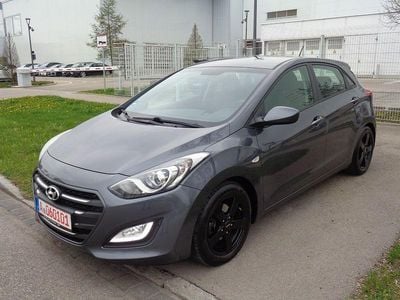 Gebraucht Hyundai i30 110 PS (80 kW) 2016 Grau Limousine