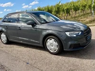Gebraucht Audi A3 Sport 116 PS (85 kW) 2018 Grau Limousine