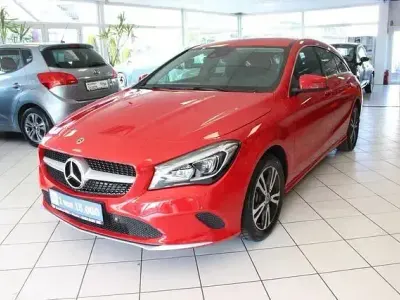 Gebraucht Mercedes CLA200 Shooting Brake 136 PS (100 kW) 2017 Jupiterrot  unilack Kombi