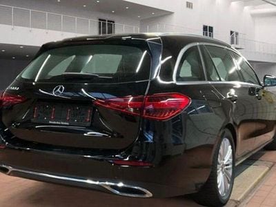 Gebraucht Mercedes C200 Avantgarde 163 PS (119 kW) 2023 Schwarz/baltic black Kombi