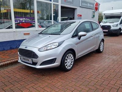 Gebraucht Ford Fiesta SYNC Edition 80 PS (58 kW) 2014 Moondust silver (metallic) (metallic) Kleinwagen