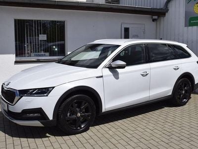 Weiss Gebraucht 2022 Skoda Octavia Scout 4x4 Kombi | 25.390 € (Guter Preis)