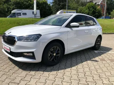 Gebraucht Skoda Fabia Selection 95 PS (69 kW) 2024 Moonweiss metallic Kleinwagen