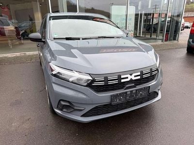 Städtisches grau Gebraucht 2025 Dacia Sandero Essentiel Kleinwagen | 15.900 € (Guter Preis)