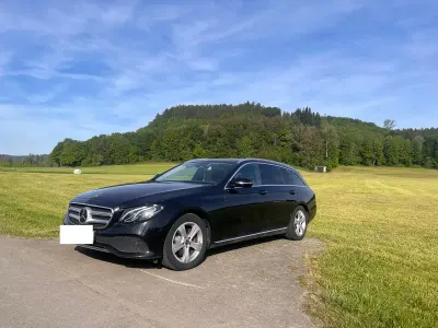 Usado Mercedes E220 194 CV (142 kW) 2017 Negro Familiar