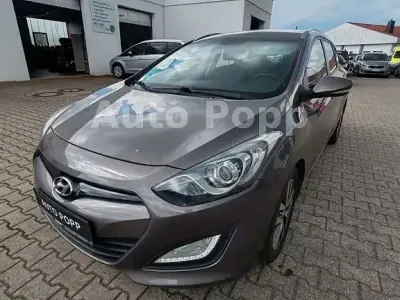 Gebraucht Hyundai i30 Trend 135 PS (99 kW) 2014 Braun Kombi
