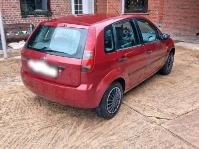 Usata Ford Fiesta 69 CV (50 kW) 2003 Rosso Utilitaria