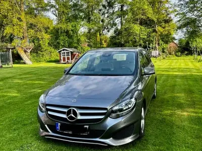 Gebraucht Mercedes B200 Edition 136 PS (100 kW) 2018 Grau Van / Kleinbus