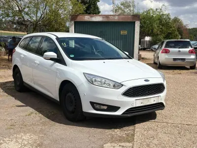 Gebraucht Ford Focus Trend 125 PS (91 kW) 2017 Weiß Kombi