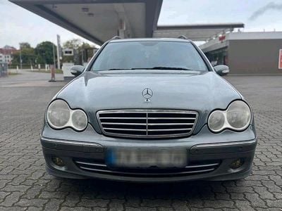 Gebraucht Mercedes 220 Avantgarde 150 PS (110 kW) 2005 Blau Kombi