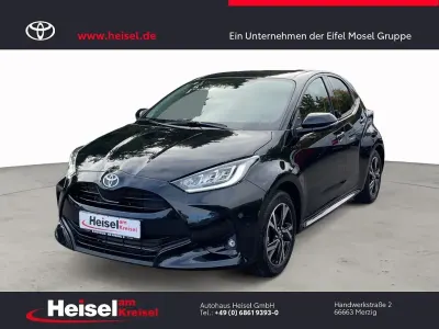 Neu Toyota Yaris Hybrid Comfort 116 PS (85 kW) 2025 Schwarz Limousine
