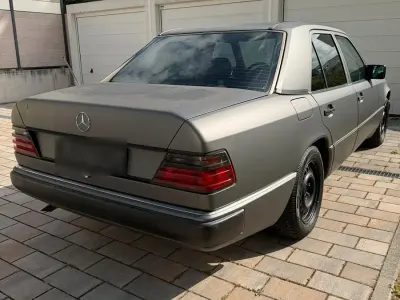 Gebraucht Mercedes E230 132 PS (97 kW) 1989 Grau Limousine