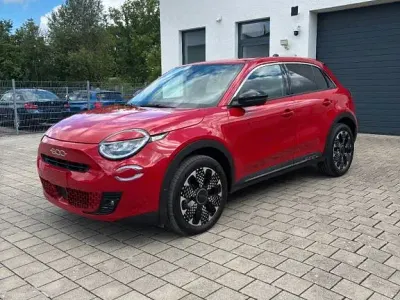 Gebraucht Fiat 600 La Prima 110 PS (80 kW) 2025 Rot SUV