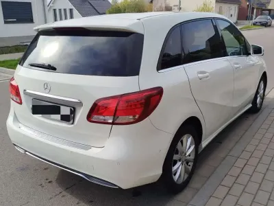 Gebraucht Mercedes B180 109 PS (80 kW) 2016 Weiß Van / Kleinbus
