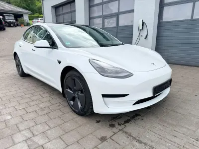 Gebraucht Tesla Model 3 Standard Range Plus 208 kW (283 PS) 2021 Weiß Limousine