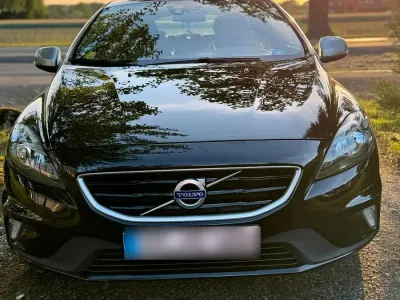 Gebraucht Volvo V40 120 PS (88 kW) 2015 Schwarz Kombi