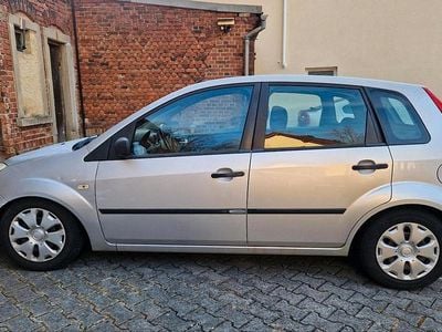 Gebraucht Ford Fiesta 80 PS (58 kW) 2004 Grau Kleinwagen