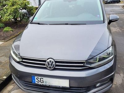 Gebraucht VW Touran Highline 150 PS (110 kW) 2016 Grau Van / Kleinbus