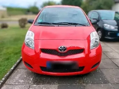 Gebraucht Toyota Yaris 69 PS (50 kW) 2010 Rot Kleinwagen