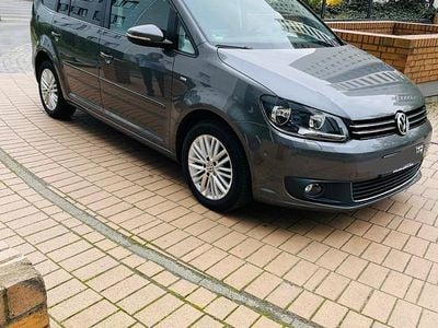 Silber Gebraucht 2015 VW Touran Van / Kleinbus | 12.000 € (Guter Preis)