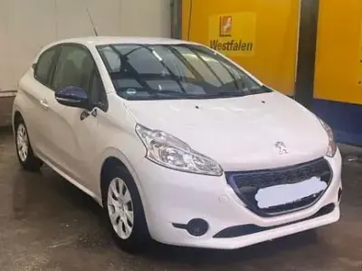 Gebraucht Peugeot 208 68 PS (50 kW) 2015 Weiß Kleinwagen