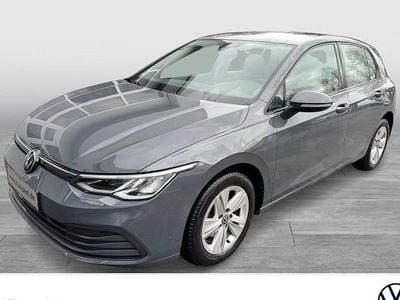 Gebraucht VW Golf VIII Life 131 PS (96 kW) 2024 Delfingrau metallic Limousine