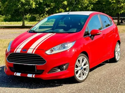 Gebraucht Ford Fiesta Titanium 101 PS (74 kW) 2015 Rot Kleinwagen