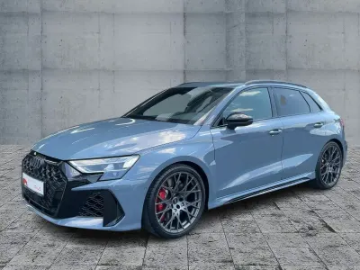 Gebraucht Audi RS3 Sportback Ambiente 400 PS (294 kW) 2025 Kemoragrau metallic Kleinwagen
