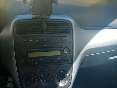 Usata Fiat Punto Pop 69 CV (50 kW) 2011 Bianco Utilitaria