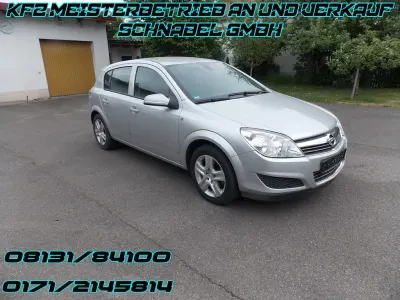 Używany Opel Astra Edition 116 KM (85 kW) 2009 Srebrny Sedan/Limuzyna