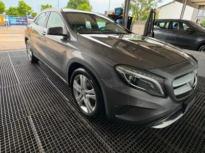 Gebraucht Mercedes GLA180 Urban 122 PS (89 kW) 2015 Grau SUV