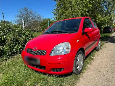 Brugt Toyota Yaris 65 HK (47 kW) 2005 Rød Sedan