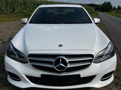 Weiß Gebraucht 2015 Mercedes E200 Avantgarde Limousine | 18.500 € (Teuer)