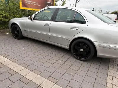 Gebraucht Mercedes E240 Elegance 177 PS (130 kW) 2004 Silber Limousine