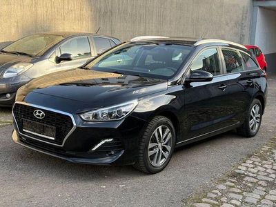 Gebraucht Hyundai i30 Trend 116 PS (85 kW) 2019 Schwarz Kombi