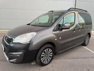 Gebraucht Peugeot TePee Allure 120 PS (88 kW) 2015 Grau Kombi