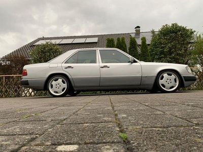Usata Mercedes E220 Sportline 150 CV (110 kW) 1993 Argento Berlina