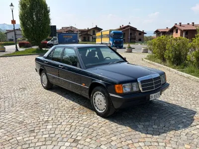 Brugt Mercedes 190 122 HK (89 kW) 1987 Blå Sedan