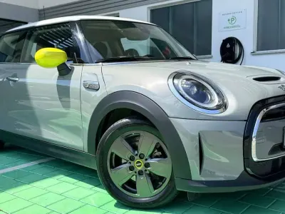 Gebraucht Mini Cooper SE Essential 135 kW (184 PS) 2022 Moonwalk grey Kleinwagen