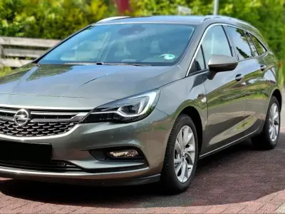 Gebraucht Opel Astra 125 PS (91 kW) 2018 Grau Kombi